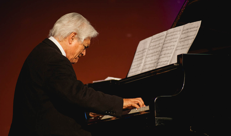 Roberto Bravo, pianista: Concierto por la convivencia y la unidad en Estación Central